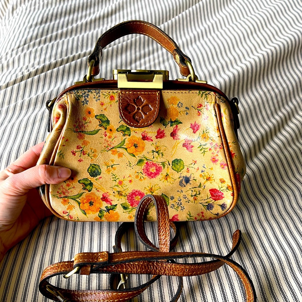 Patricia Nash clutch— Vintage Foral pattern